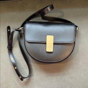 Chic Ateliers Auguste crescent bag